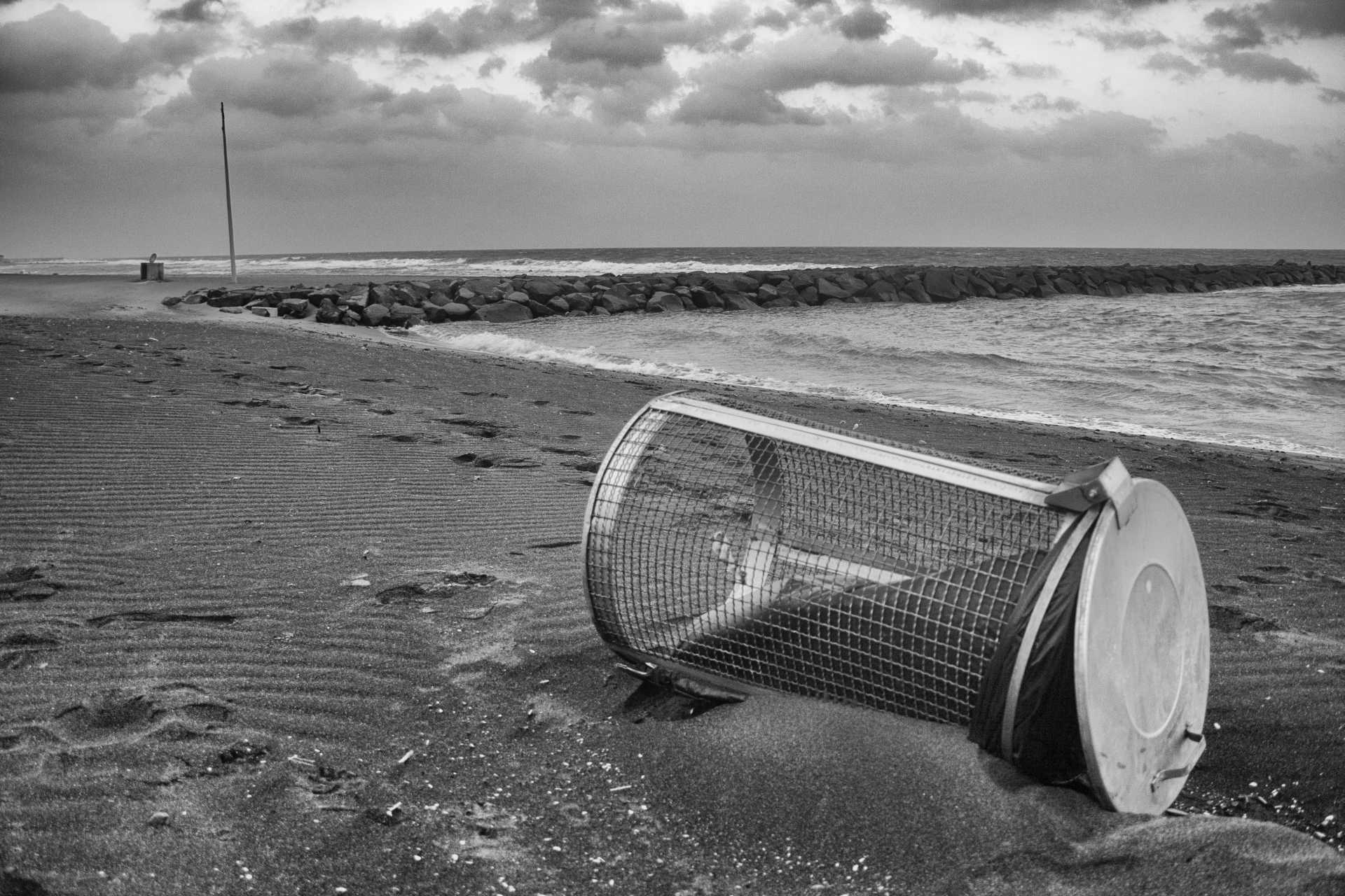 Lo scirocco a Ostia: una maschera di bellezza per il mare ma non per gli abitanti